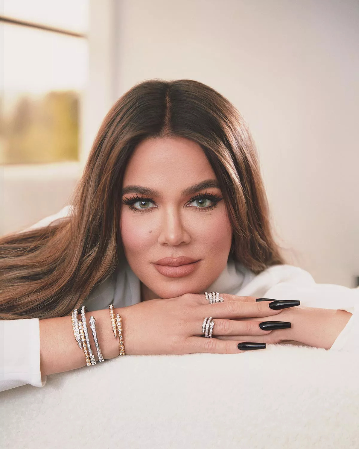 Khloe Kardashian en bracelet Bvlgari en or blanc