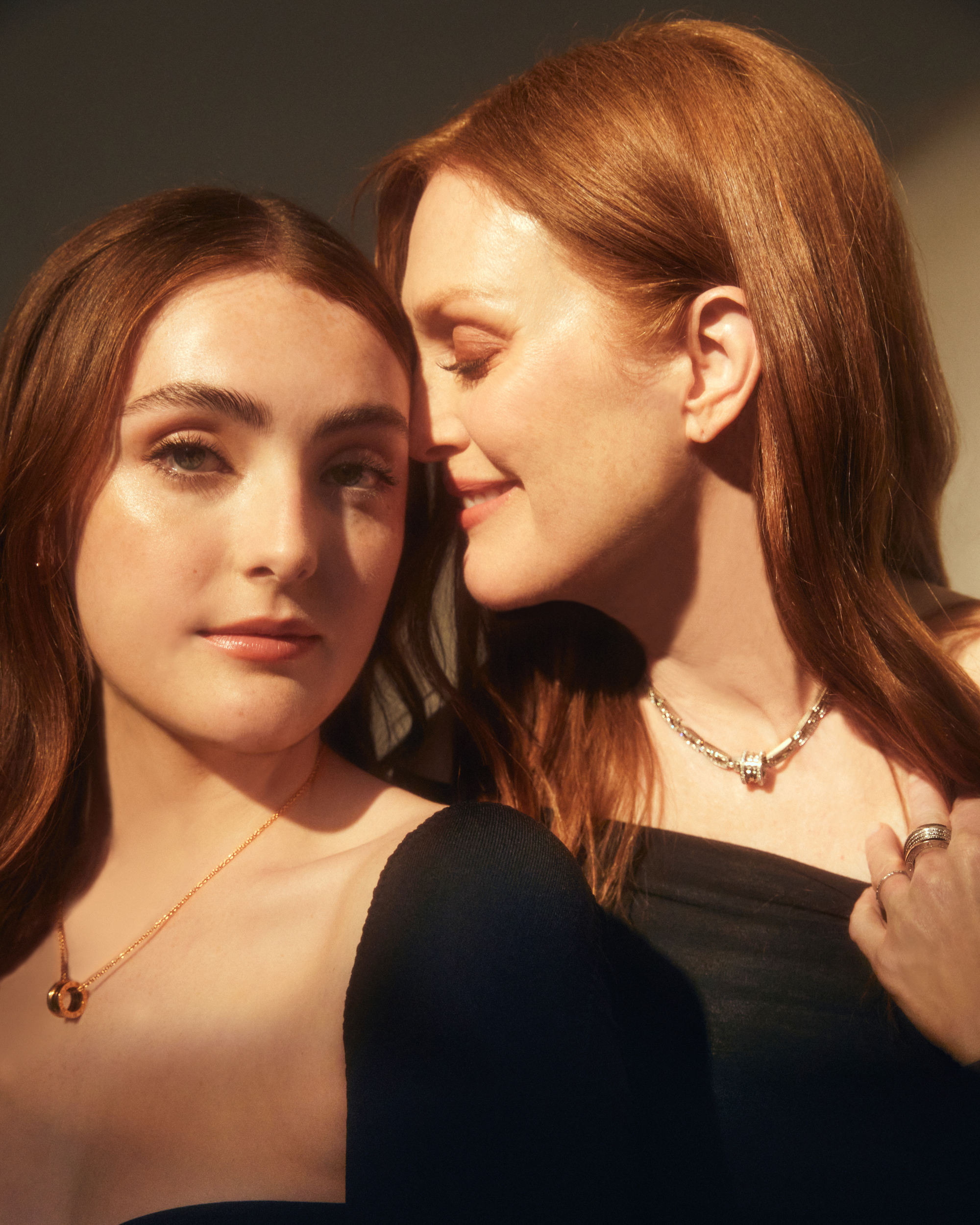 Best mothers day jewelry gifts for mom actress julianne moore & her daughter liv freundlich for bvlgari
